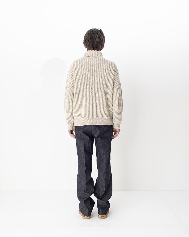 AMPLUS TURTLENECK KNIT